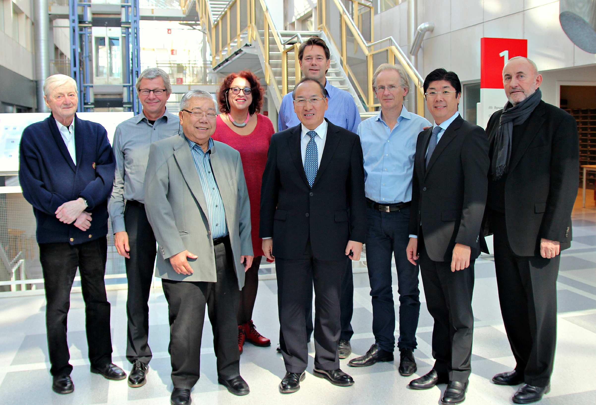 OPPOSITE PAGE: Visit with the Chinese ambassador to Norway in MarLife Business Center in Oslo, in october 2013. From left, Per Remman, VuAS, Idar Schei, AquaOptima, TK Lim, Rita Westvik, Ambassador H.E. Zhao Jun, professor Øystien Lie, Djames Lim, CEO, Lim Shrimp Org. Photo: MarLife