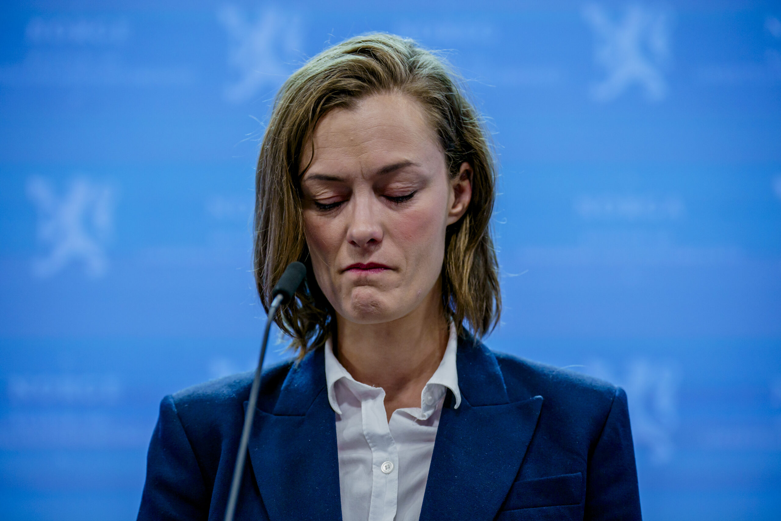 Kultur- og likestillingsminister Anette Trettebergstuen (Ap) på pressekonferansen der ho fortel at ho trekkjer seg som statsråd etter at ho har brote habilitetsreglane. Foto: Stian Lysberg Solum / NTB/NPK