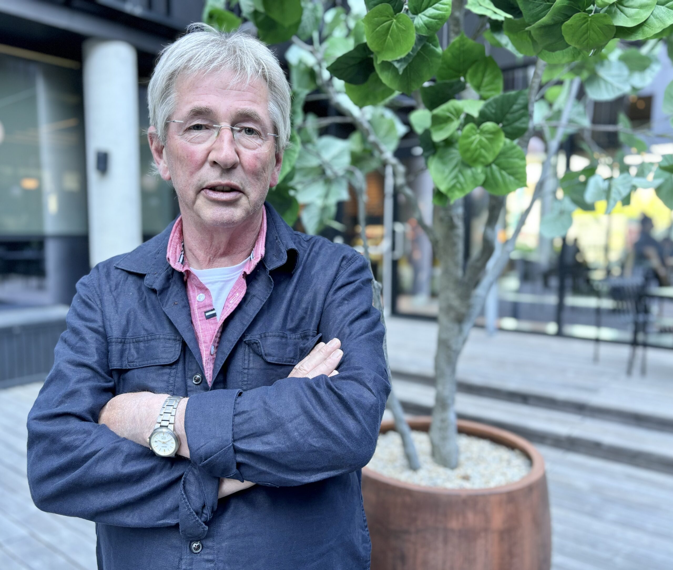 Heilt sidan han starta som gründer, har Arne Brimi vore på jakt etter menneska som kan bidra til å lyfte måltidet for kvar einskild gjest. I dag har han 15 årsverk med tilsette mellom 17 og 70 år på Vianvang. Foto: Heidi Molstad Andresen / NPK