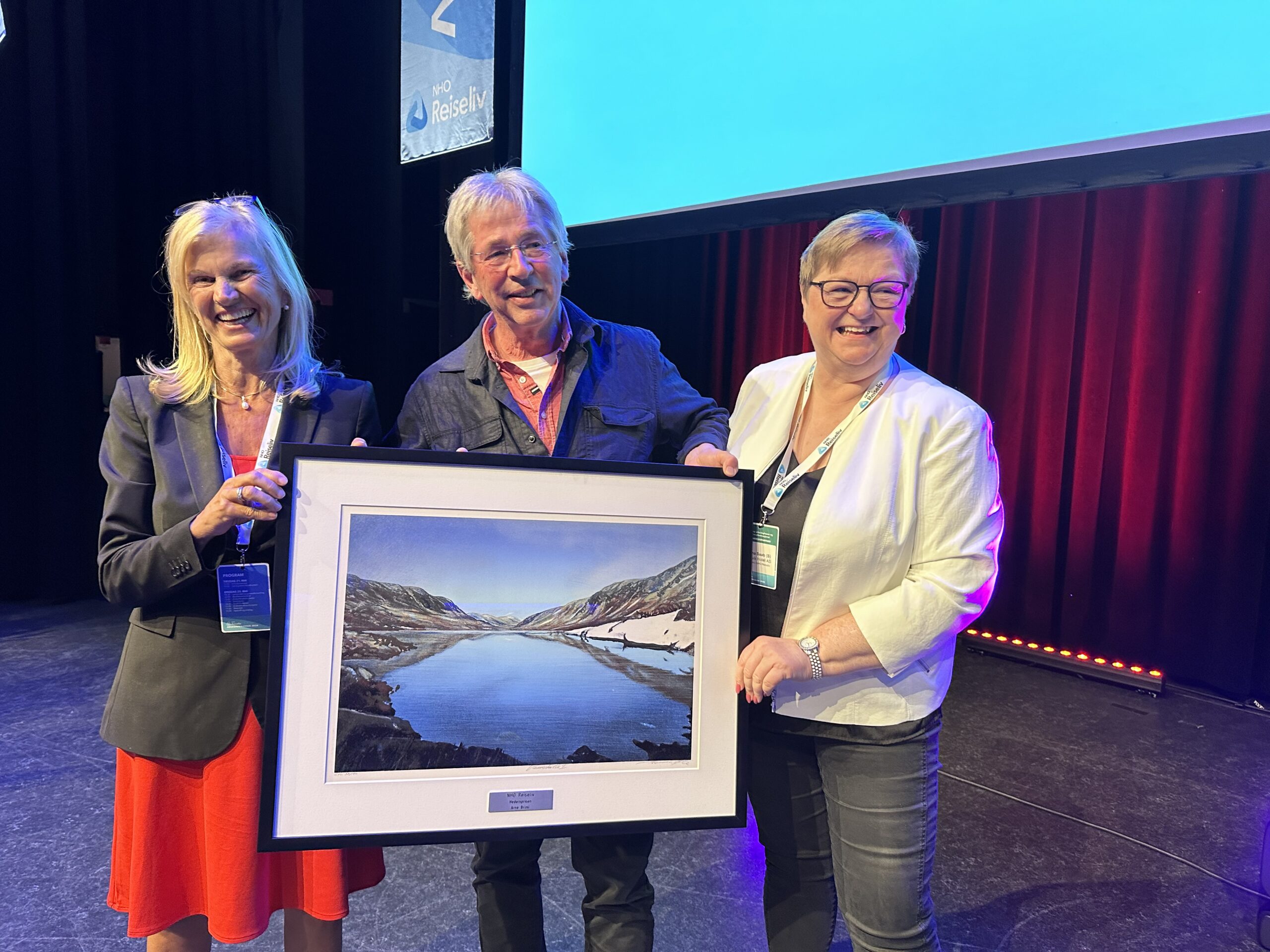 I slutten av mai 2024 vart Brimi tildelt NHO Reiselivs heiderspris. Reiselivsdirektør Kristin Krohn Devold og administrerande direktør i Big Fish Adventure og president i NHO Reiseliv, Mona Saab, stod for utdelinga. Foto: NHO