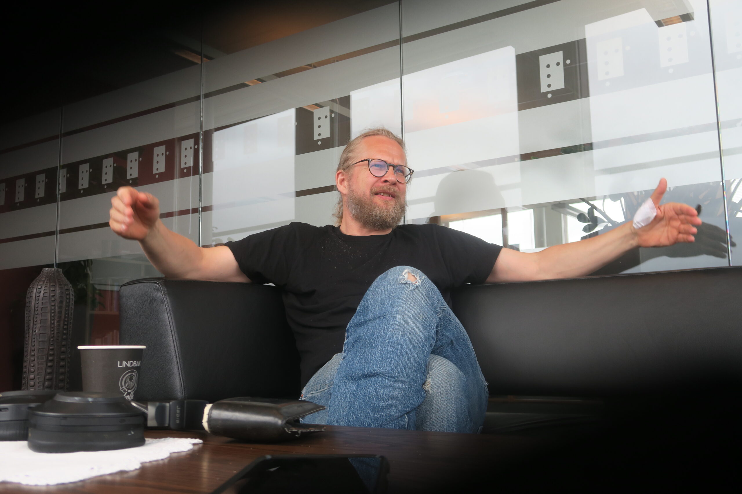 Aslak Sira Myhre er godt nøgd med sine 10 første år som nasjonalbibliotekar, det ser ut til å bli fleire. Foto: Jan Inge Fardal /NPK
