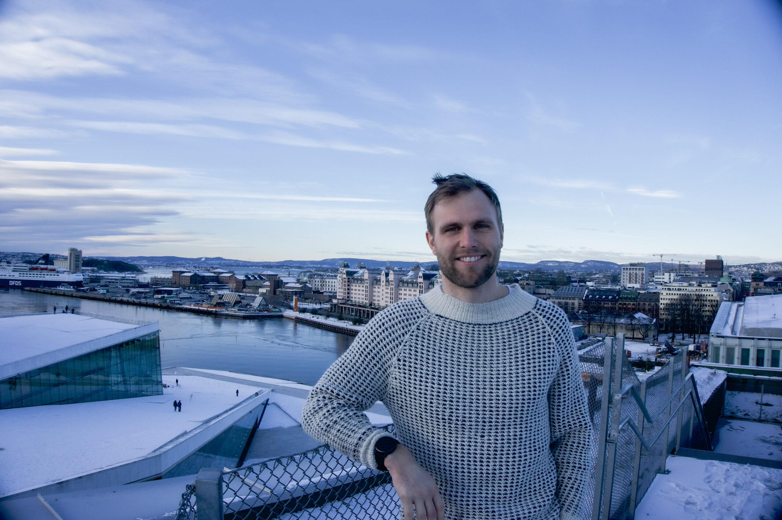 KULT I VIPPS: Sivilingeniør Aksel Stadler Kjetså (28) synes det er kult å jobbe i Vipps, en bedrift folk flest har hørt om. Foto: Chaitra Shamraya.