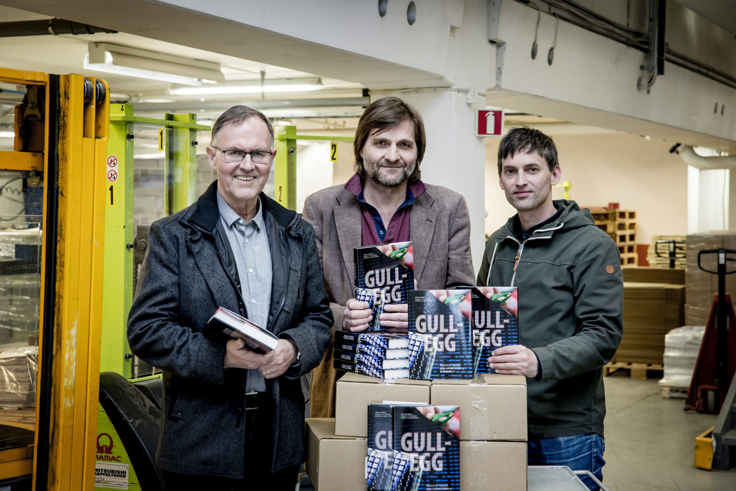 Aquagens historie går hånd-i-hånd med oppdrettsnæringens historie. Forfatterne Arne Storset, Magne S. Otterdal og Gorm K. Gaare har laget boken. Foto: Blue Frontier Media.