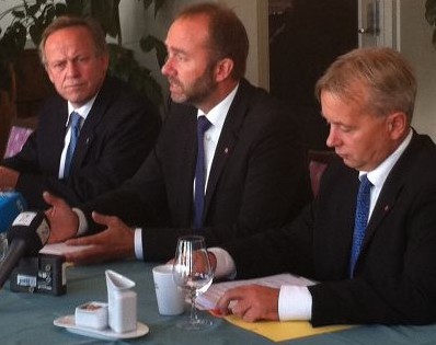Næringsminister Trond Giske, justisminister Knut Storberget og landbruks- og matminister Lars Peder Brekk lanserte forslag til ny aksjelov (Foto: Jofrid Egeland)