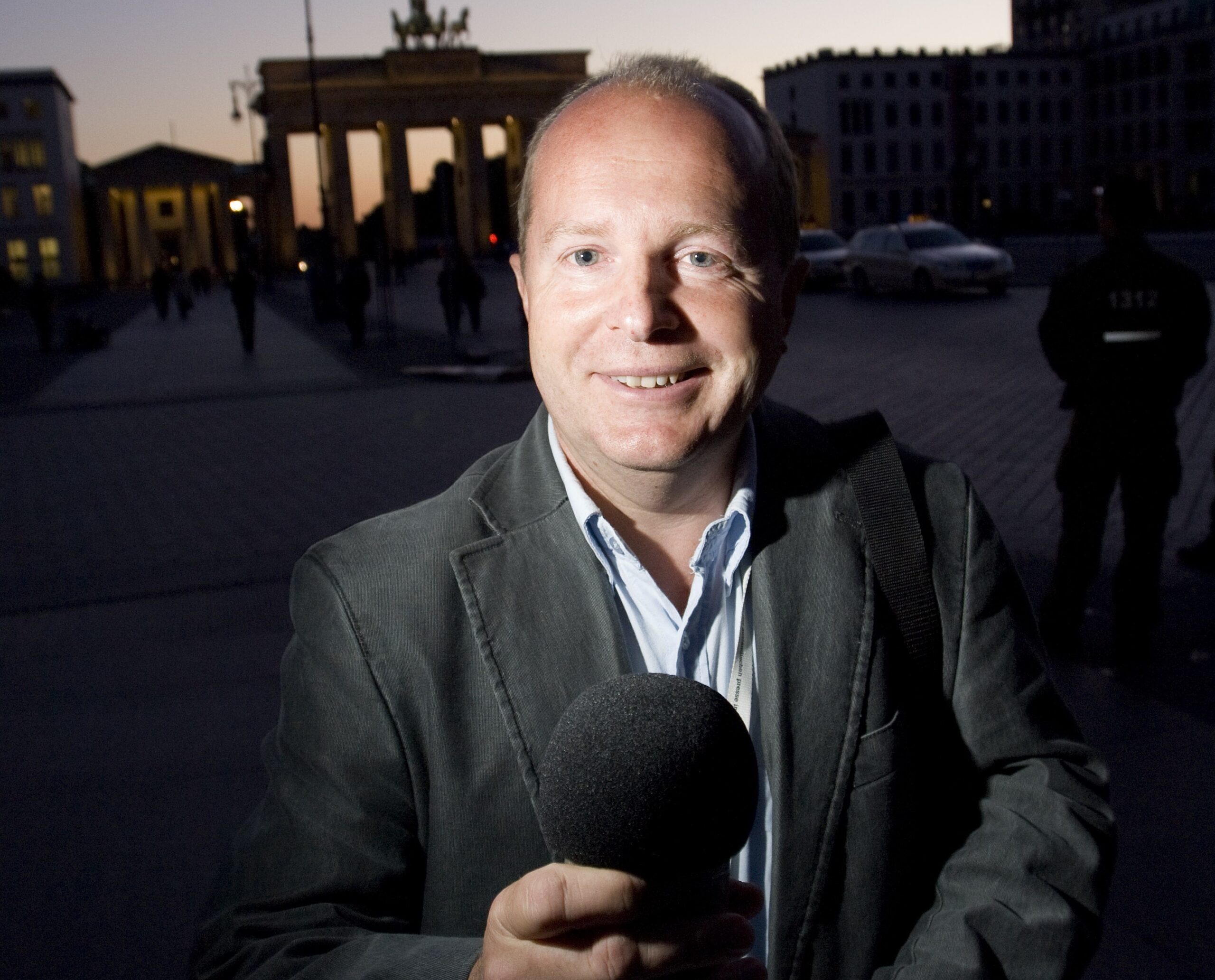 En torvhandler her i Berlin må være like mye showmester som matprodusent, skriver Dag Yngland. Foto: Gorm K. Gaare.