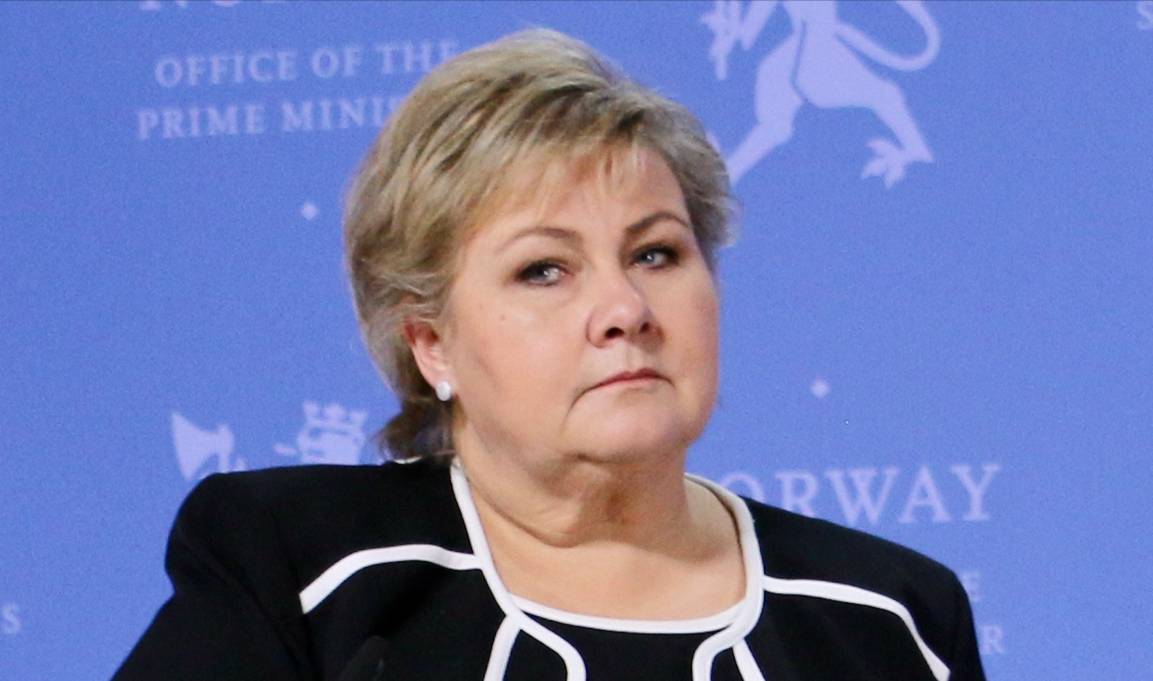 Fredag den 13: Statsminister Erna Solberg kommer med flere tiltak før påske for hjelpe bedrifter og arbeidstakere gjennom de økonomiske brottsjøene forårsaket av koronopandemien. Foto: Eirin Larsen, SMK