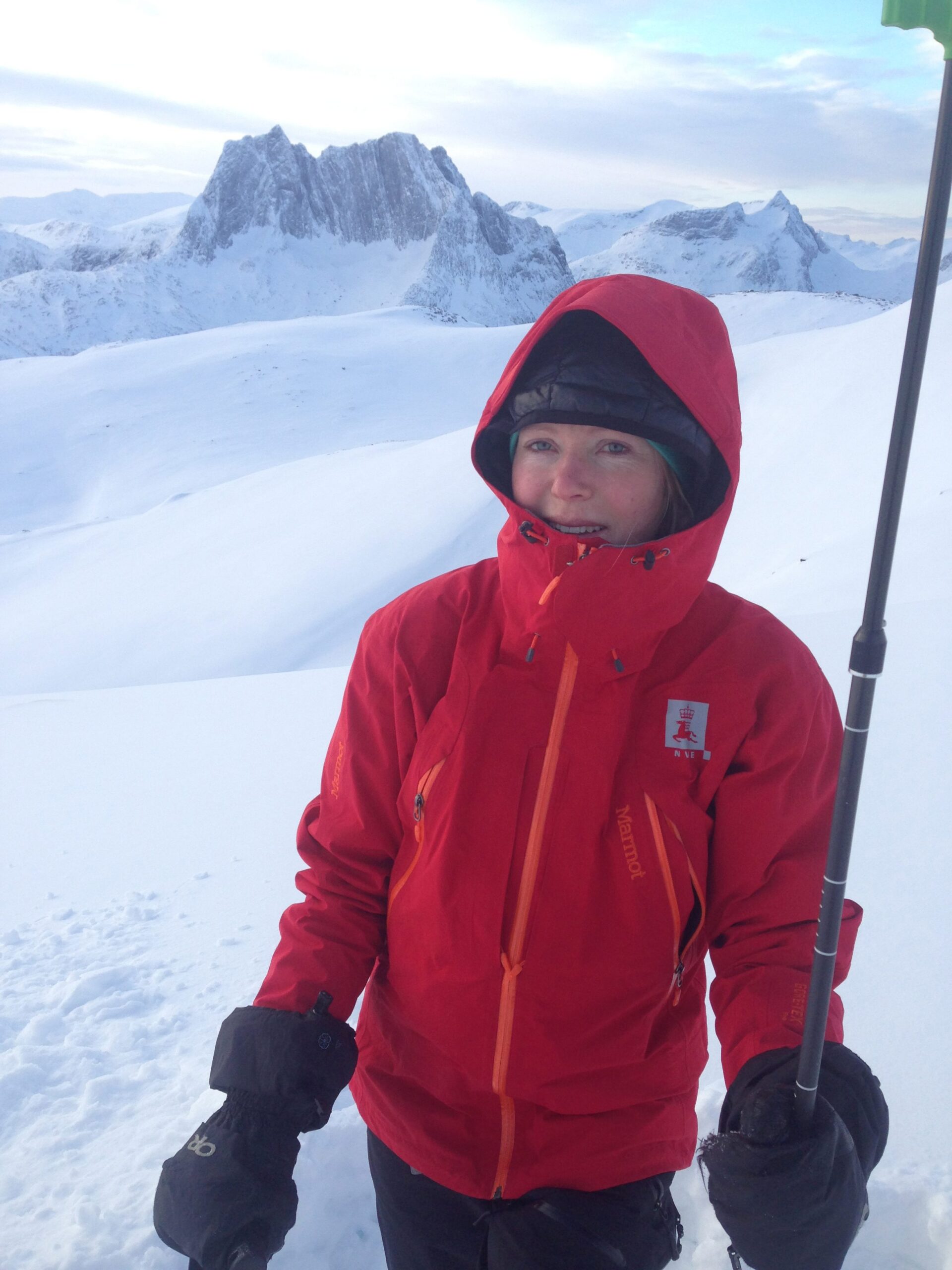 Emma Barfod er ein av 23 snøskredvarslarar i NVE. Foto: Markus Landrø / NVE