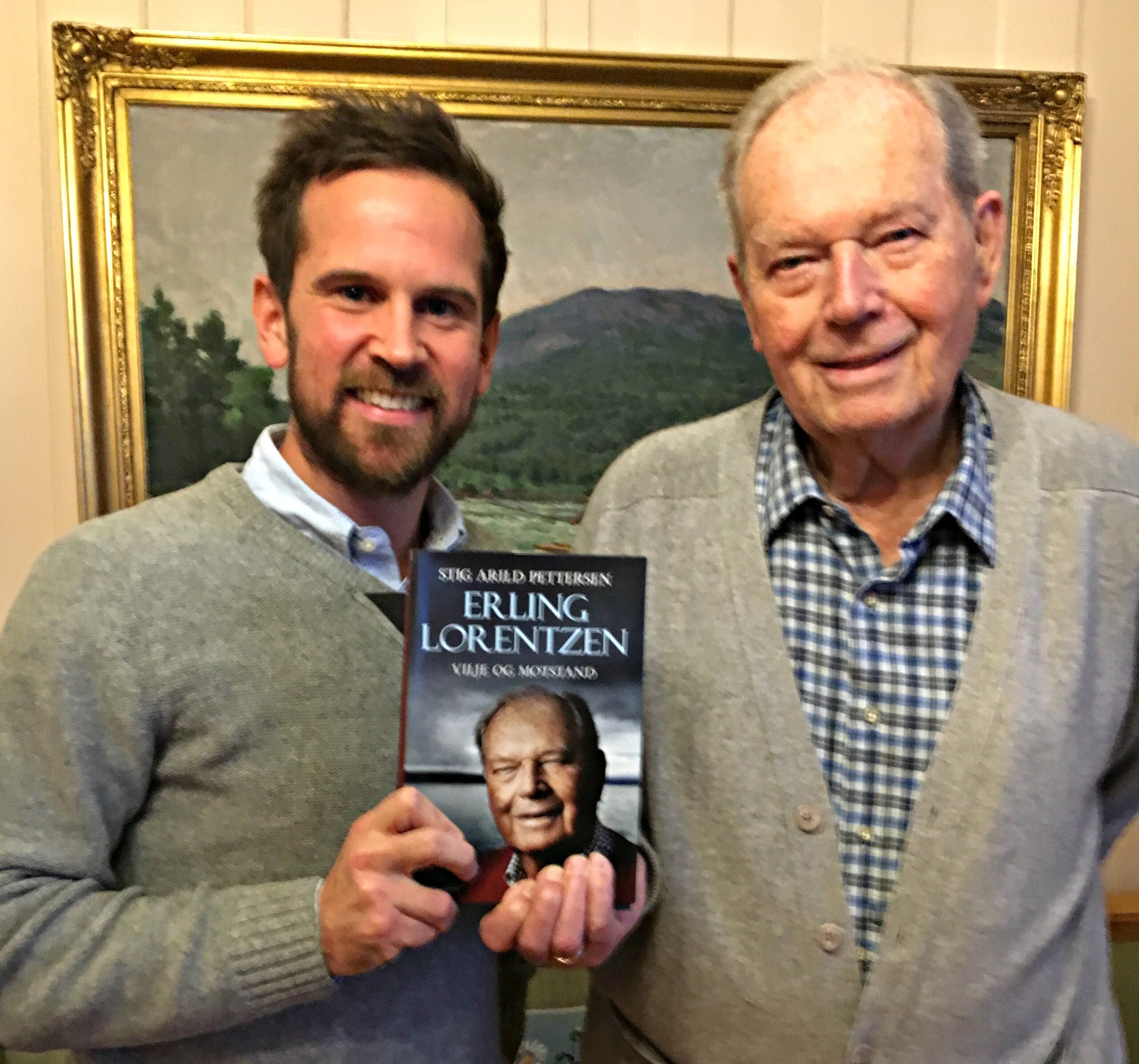 Fofatter Stig Arild Pettersen og Erling Lorentzen klar til lansering av "Erling Lorentzen - Vilje og motstand".