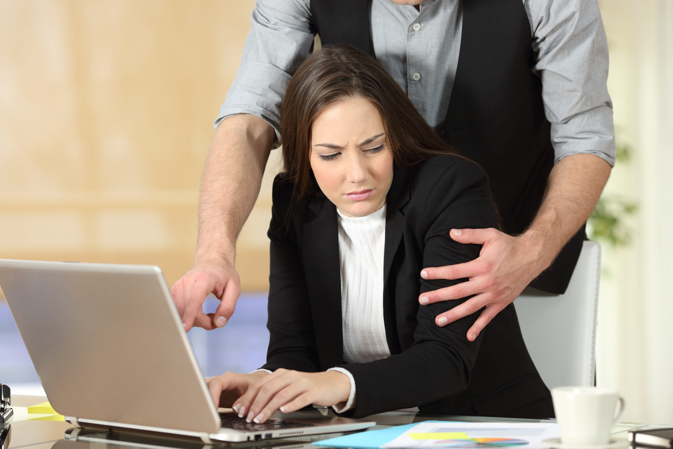 Sex-trakassering på arbeidsplassen er raskt blitt konsulentmat for personalsektoren. Foto: Shutterstock.