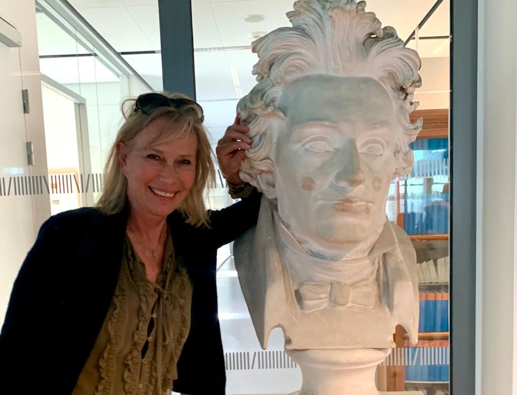 Sammen med Søren Kierkegaard.