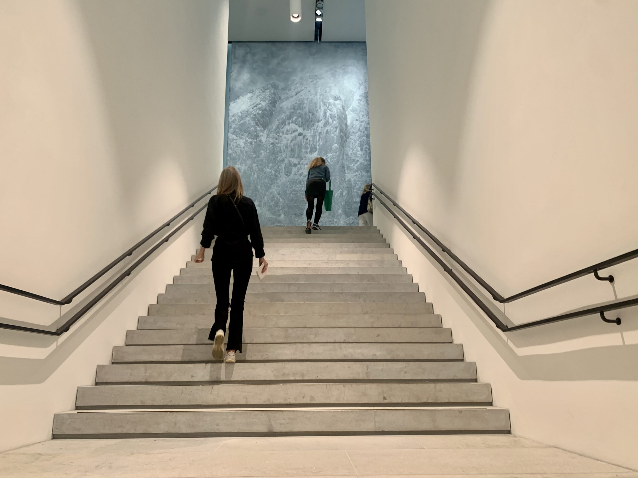 En majestetisk ro preger det nye nasjonalmuseet. Foto: Bodil Fuhr.