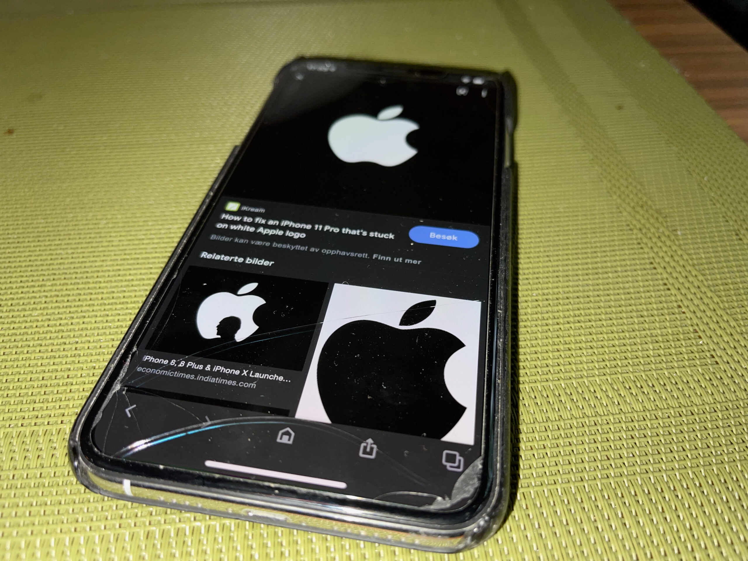 Tapt og funnet. Ulf Peter Hellstrøm tok ikke sjansen på å reise til Spania uten iphonen på innerlommen. Det kostet ham både ekstra flybilletter og en nye iphone. Her er den gamle gjenfunnet. Foto: Ulf Peter Hellstrøm.