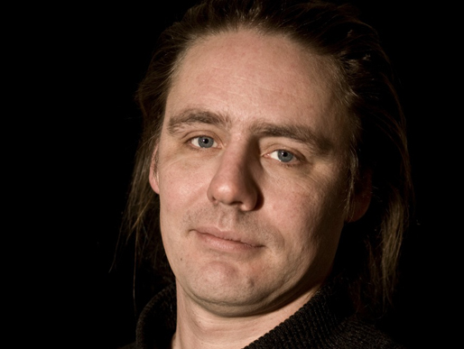 Erlend Mogård-Larsen er prosjektleder for by:Larm, daglig leder i Bureau Storm, som drifter festivalen, og gjør forøvrig en rekke andre jobber i rockenorge.
