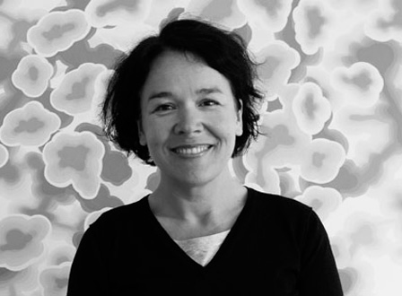 Bente Opdal (bildet) og medgründer Henriette Wold strevet med å komme på navnet da de skulle registrere firma. Så tok de heisen. Foto: Romlaboratoriet.