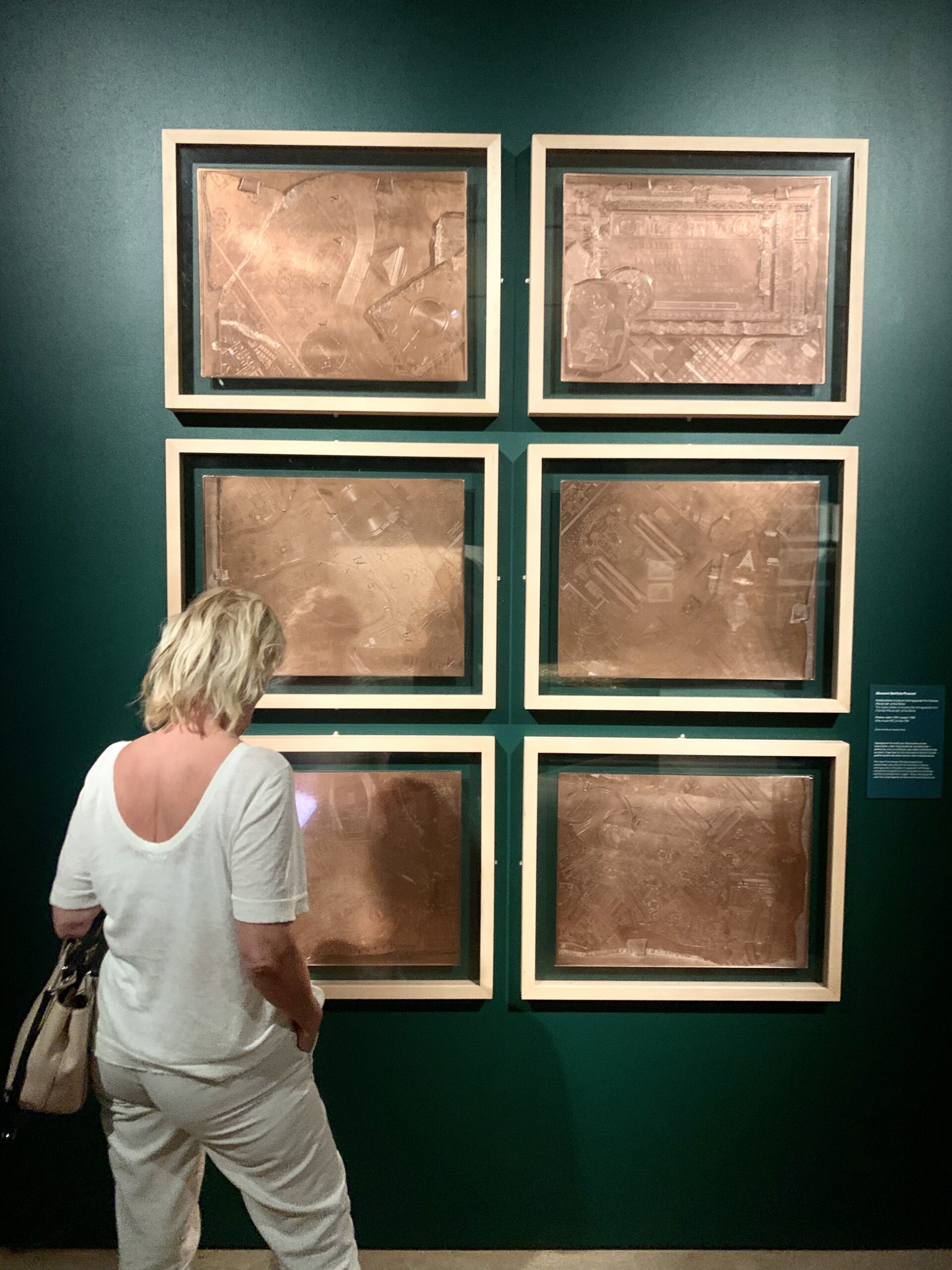 For dem som lurer på hva en etsning er for noe: Nasjonalmuseet har, til sin store tilfredstillelse, fått tak i de originale kobberplatene til det berømte kartet over Marsmarken - omtalt som en syntese mellom vitenskapelig presisjon og visjonær forestillingskraft. Foto: Bodil Fuhr.