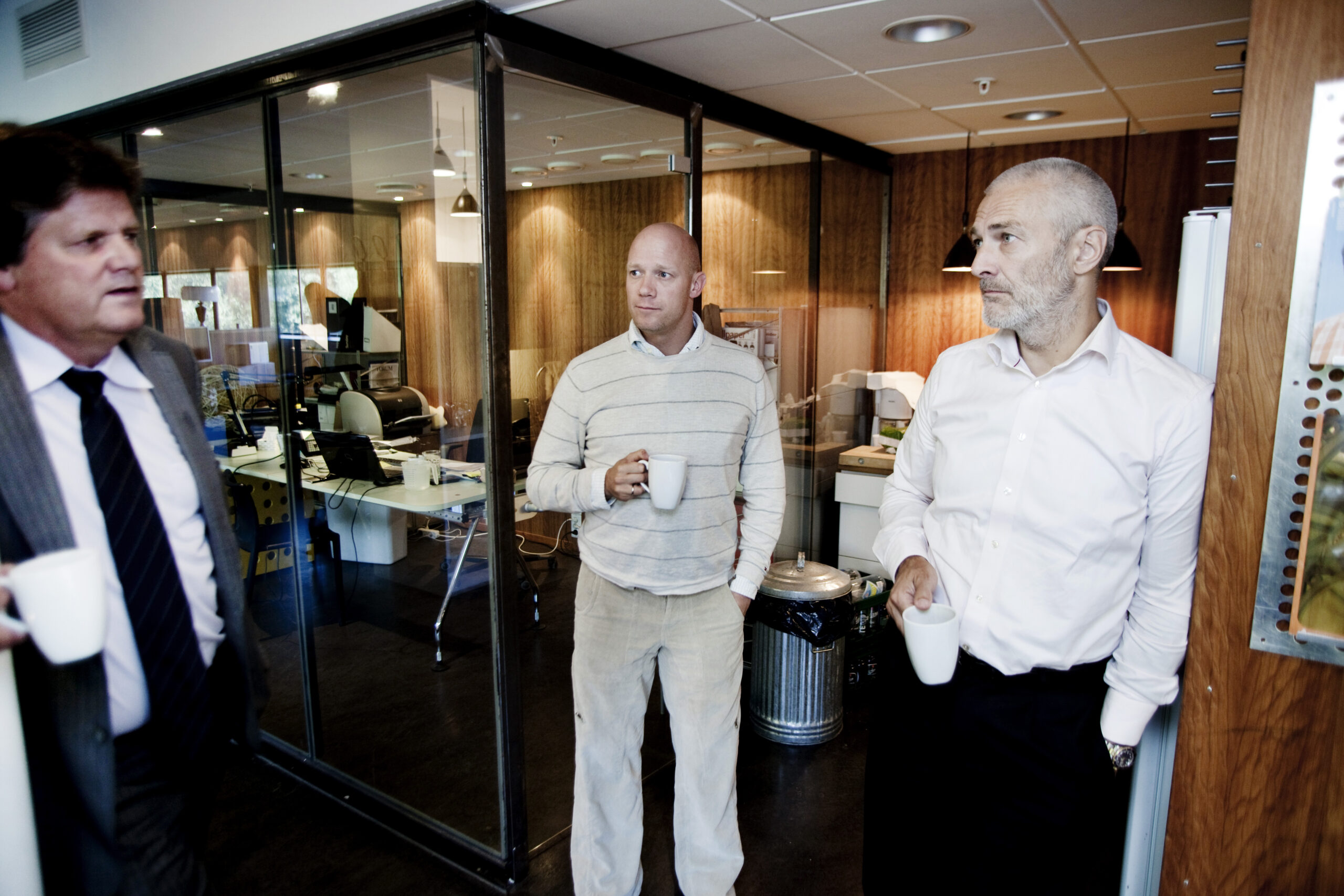 Ekspertene Ketil A. Wig (t.v.) og Ole-Bengt Løgith Moe (t.h.) finner tonen, mens Erlend Lappegard Northern Lighting (i midten) lurer på hvilke råd de har å gi. Foto: Sveinung Ystad