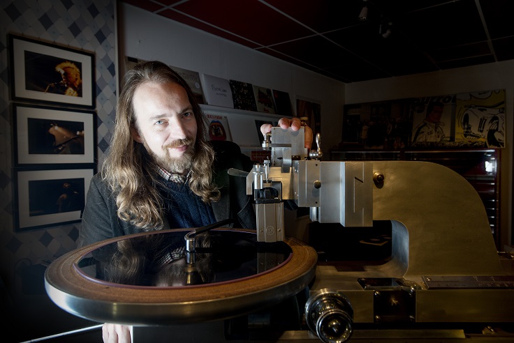 Harald Christian Sagevik produserer langspillplater på Oslo Vinylfabrikk. Foto: Gorm K. Gaare.