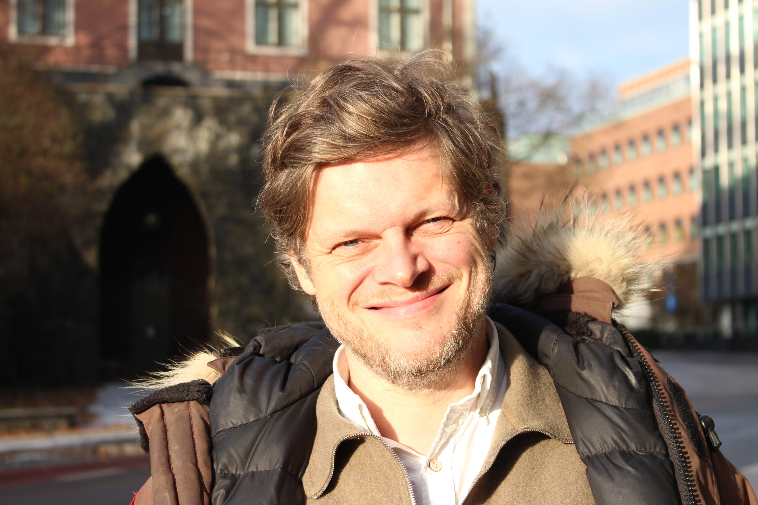 – Om du først gir ein Fosse-tekst ein sjanse, og kjem inn i det gjentakande, meditative og djupt menneskelege han får til, er det stor sjanse for at du blir gripen av det, seier kulturjournalist og Fosse-kjennar Hans Olav Brenner. Foto: Peder Skjelten / NPK