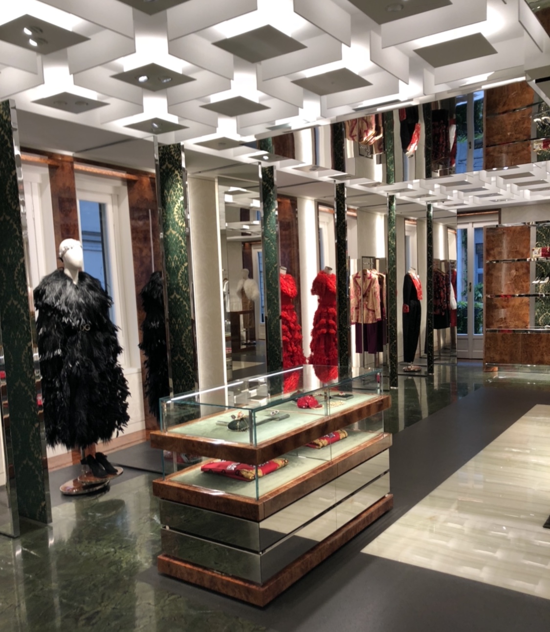 Dolce & Gabbana butikken som ligger i motemetropolen Milano Foto: Celestine Sigvartsen