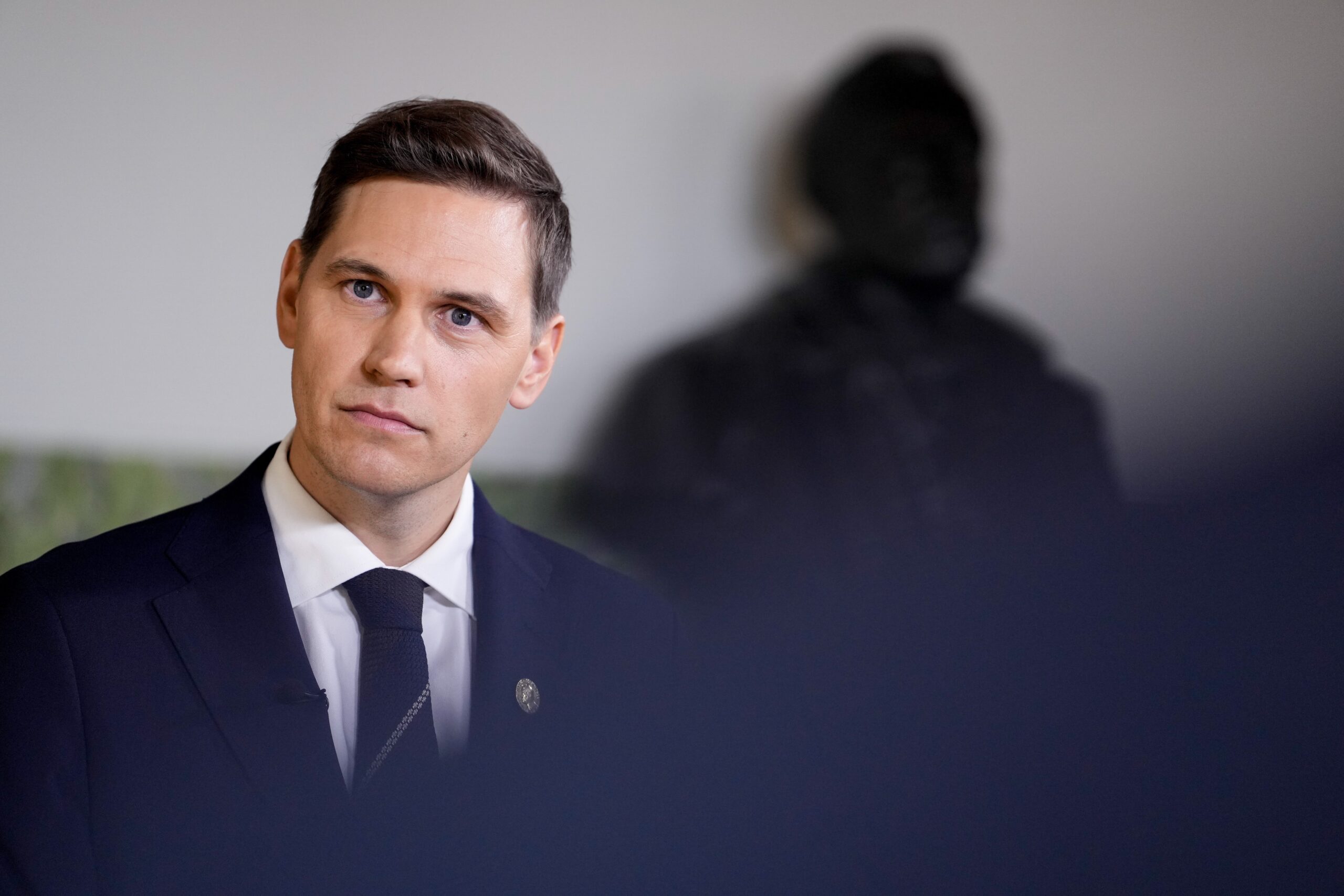 Lederen av Nobelkomiteen, Jørgen Watne Frydnes, kunngjør på en pressekonferanse ved Nobelinstituttet i Oslo at den japanske organisasjonen Nihon Hidankyō er vinneren av Nobels fredspris for 2024. Foto: Javad Parsa / NTB / NPK