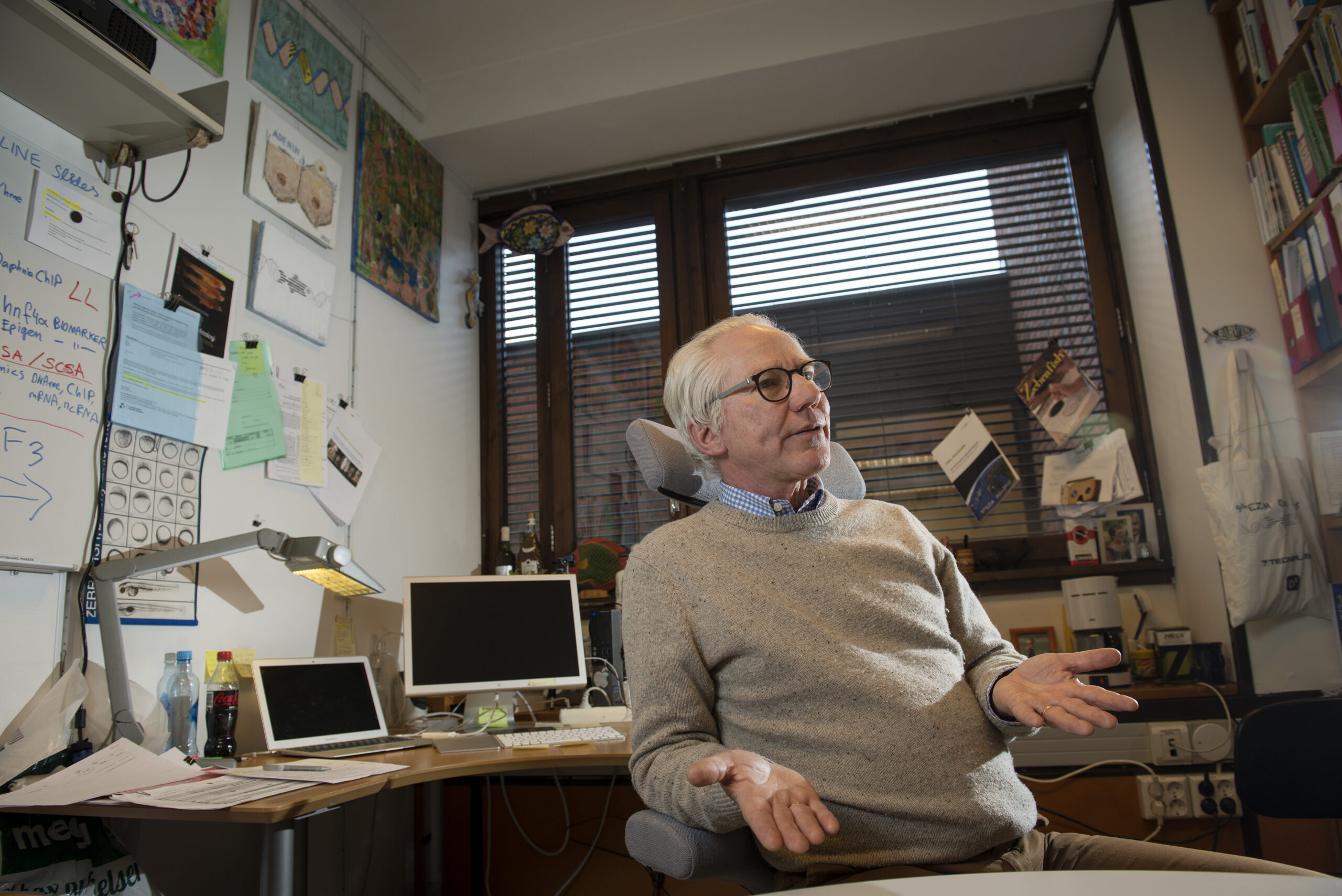 Professor Peter Alestrøm var med i et verdensledende, oslobasert forskerteam som utviklet verdens første GMO-laks. Prosjektet ble stanset. I dag er en kanadisk gmo-laks godkjent som menneskeføde i USA. Foto: Gorm K. Gaare