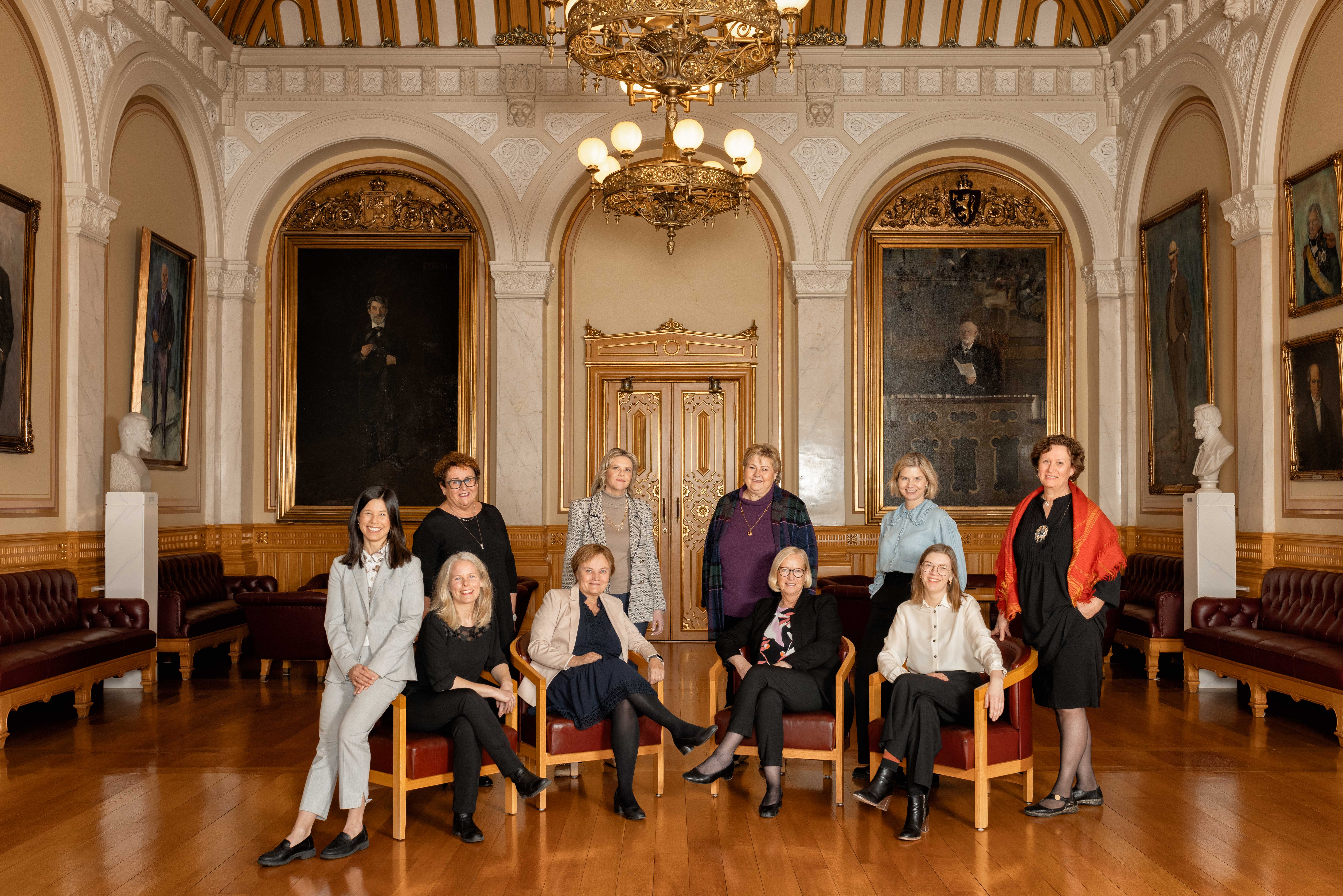 For første gong er alle stortingsgruppene til partia leidd av kvinner.  Frå venstre: Lan Marie Nguyen Berg (MDG), Kirsti Bergstø (SV), Olaug Bollestad (KrF), Rigmor Aasrud (A), Sylvi Listhaug (Frp), Erna Solberg (H), Marit Arnstad (Sp), Guri Melby (V), Marie Sneve Martinussen (R) og Irene Ojala (PF). Foto: Peter Mydske / Stortinget / NTB / NPK