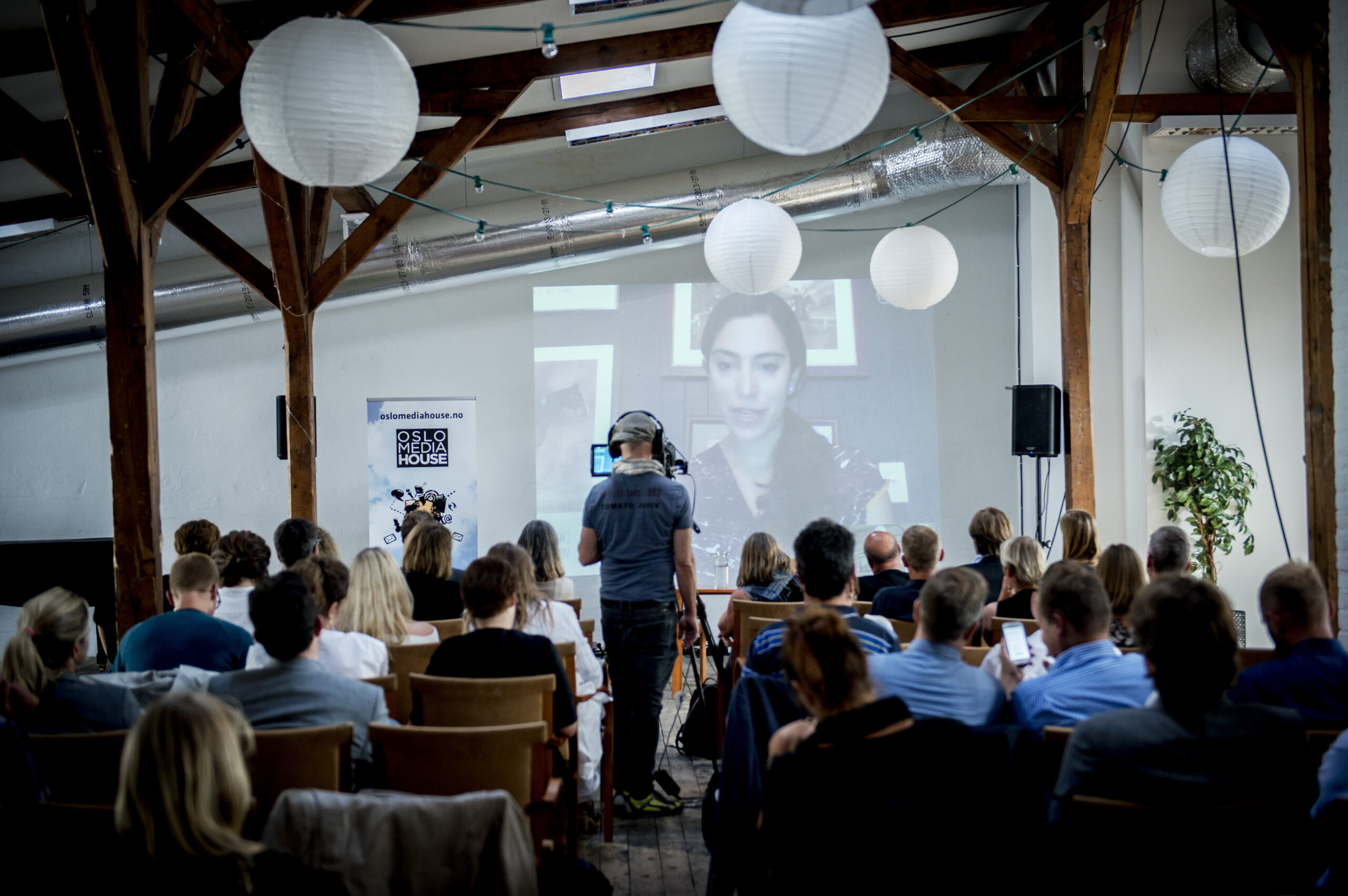 Lara Setrakian, etablerer av News Deeply, på Oslo Media Meeting i det journalistiske nyskapermiljøet i Oslo Media House. Eksempel på mangfold for fremtiden? Foto: Gorm K. Gaare