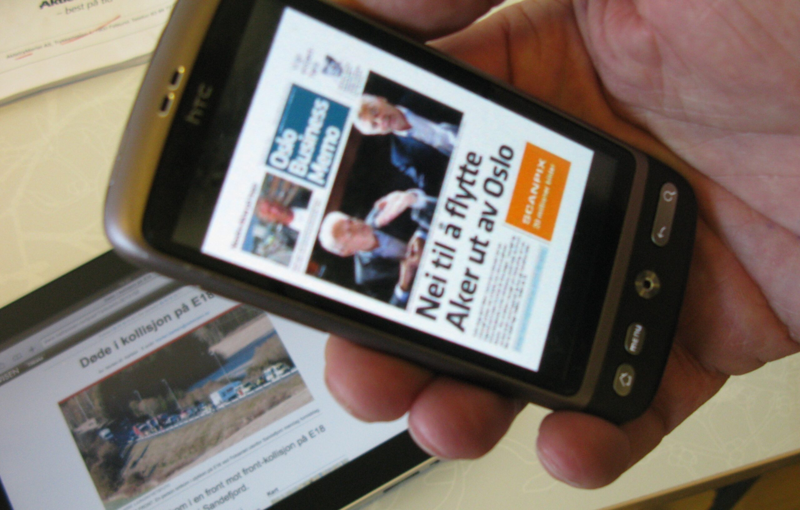 Med Issuu-app på androidmobilen kan du lese Oslo Business Memos første papirutgave. Foto: Tellef Øgrim