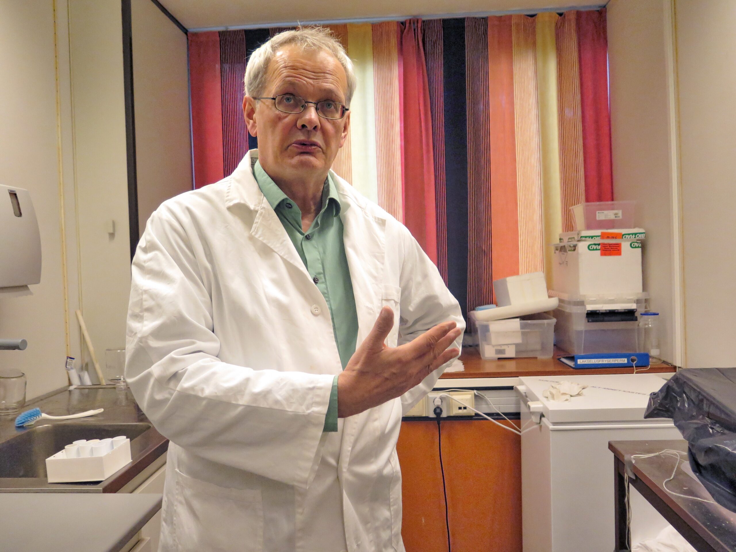 - It has become much more difficult to fight salmon lice because of resistance to the medicines we use, says professor Tor Einar Horsberg. Picture: Tellef Øgrim.
