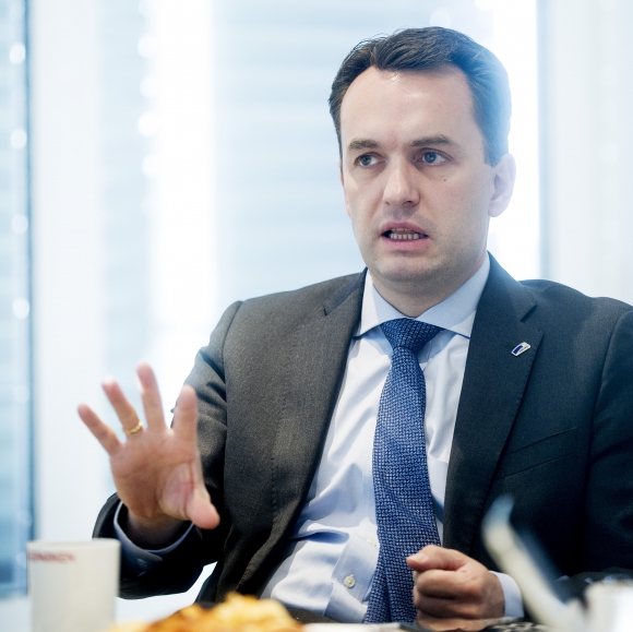 I årene 2013 og 2014 kjøpte Oslo kommune konsulenttjenester for over tre milliarder kroner. Byrådsleder Stian Berger Røsland redegjør for en omfattende feilrapportering av innkjøpte tjenester. Foto: Gorm K. Gaare.