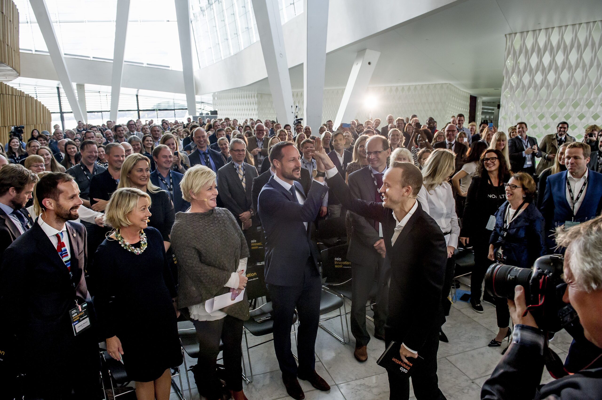 Opprullingen av enda en korrupsjonssak hvor et konsern fra næringslivets gullrekke er involvert, kaster lange skygger og kan skade norsk entreprenørskap og etablererlyst hvor bestrebelser på å skape verdensomspenndende bedrifter er en målsetting. Her fra feiringen av gründerskap og innovasjon i Operaen høsten 2015. Foto: Gorm K. Gaare.