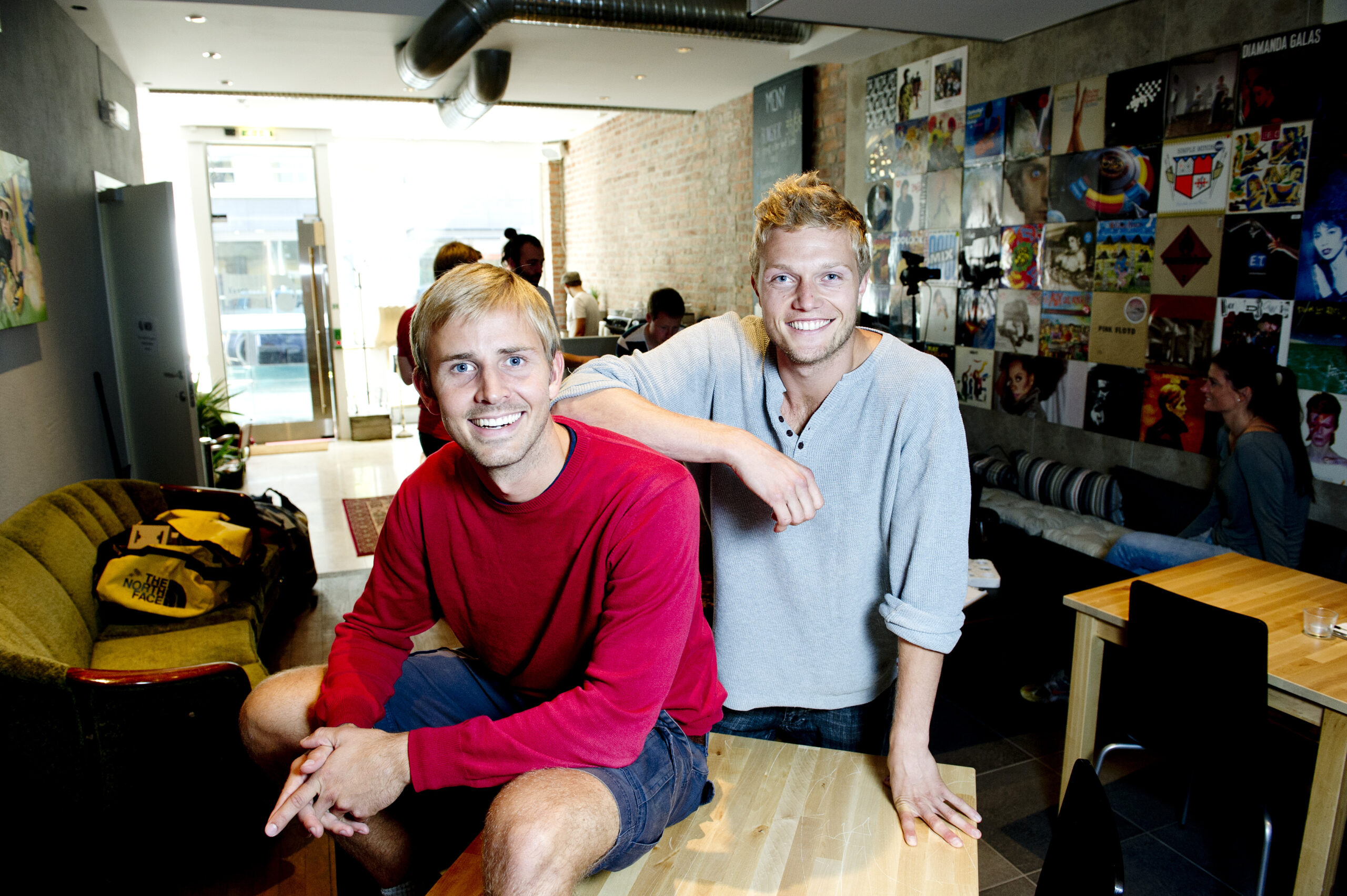 Anders Hordvei Mjåset og Audun Ueland - nå tar sistnevnte seg en "walk-about" etter to år som gründer av gründerstedet MESH i Tordenskjoldsgate. Foto: Gorm K. Gaare.