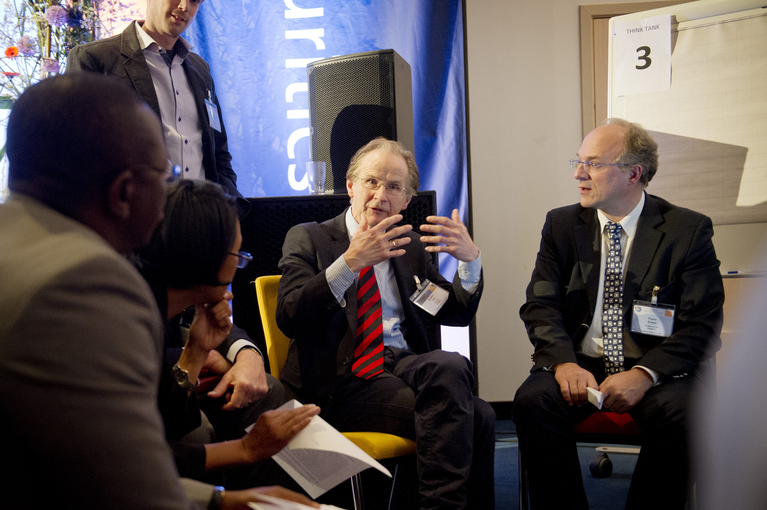 Øystein Lie, MarLife, and Pierre Erwes, BioMarine, discussing new solutions for global food supply in Bergen, march 2013. Photo: Gorm K. Gaare.