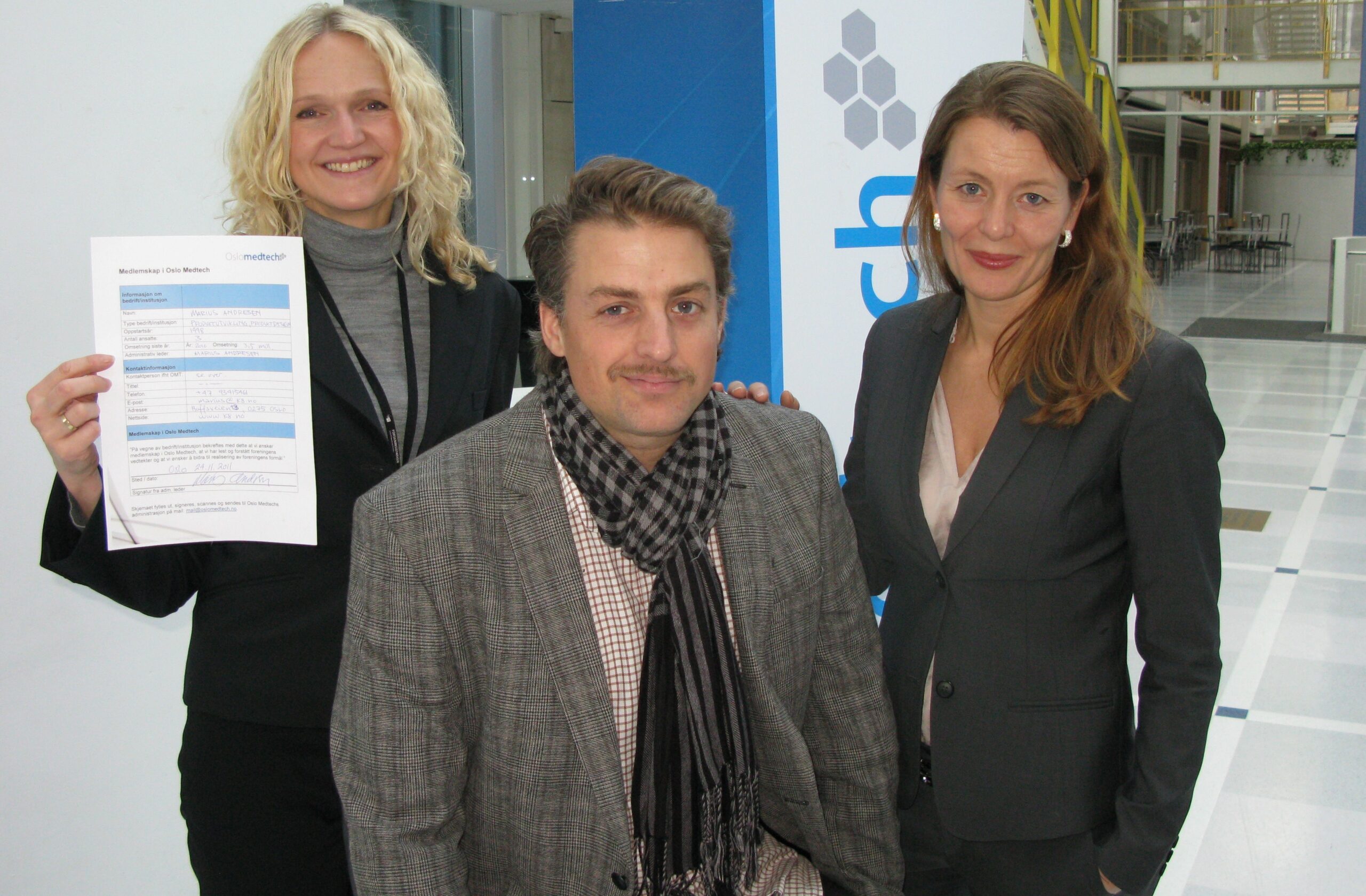 K8 Industridesign AS er medlemsbedrift nummer 105 i den to år gamle næringsklyngen Oslo Medtech. Fra venstere Cecilie Nordbø, Oslo Medtech, Marius Andresen, K8 Industridesign og Kathrine Myhre, Oslo Medtech.