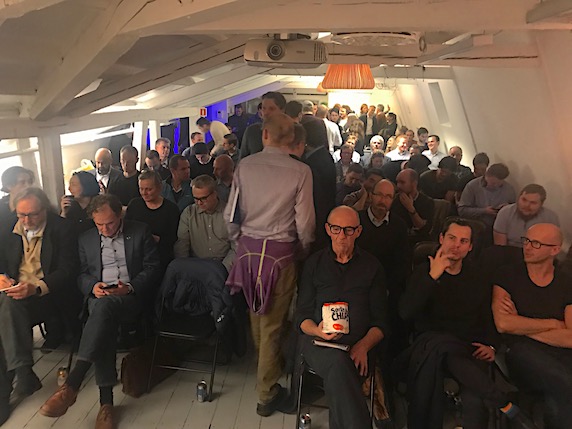 Stinn brakke på Meetup når tema er blokkjeder. Foto: Blockchangers