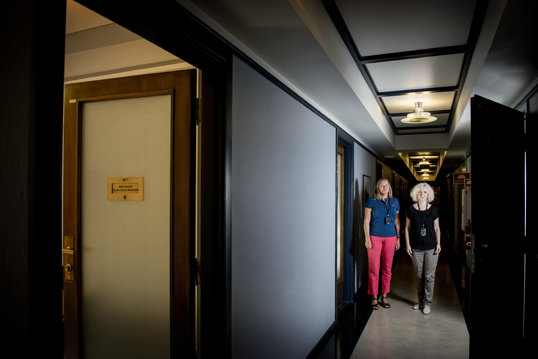RING 800 82 775: I kjelleretasjen på Rådhuset er internrevisjonssjef Ellen Cecilie Braathen og spesialrådgiver Sissel Kristiseter klar til å ta i mot varsler på kommunens tjeneste for varsling av korrupsjon og misligheter, en ordning som har vart siden 2007. Men varsler om kurropsjon har uteblitt.