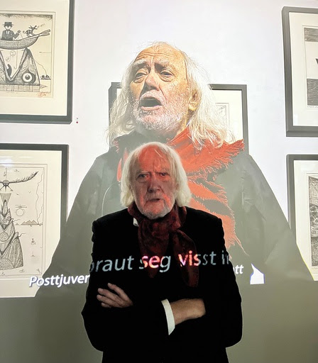 Regissør og filmskapar Hans Otto Nicolayssen har følgd Oddvar i snart tre år. Resultatet er blitt til dokumentaren «Idear frå Gud, djevelen og dei fire verdshjørna». Foto: Heidi Molstad Andresen / NPK