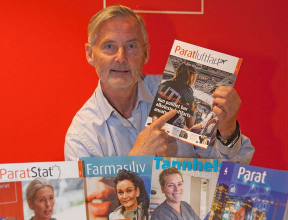 Ansvarlig redaktør i Parat, Trygve Bergsland, satser på enda en magasintittel, Parat Luftfart, i porteføljen av fagmagasiner. Her med det rykende ferske luftfartsmagasinet, hvor coversaken handler om rustesting av flybesetninger. Foto: Parat.