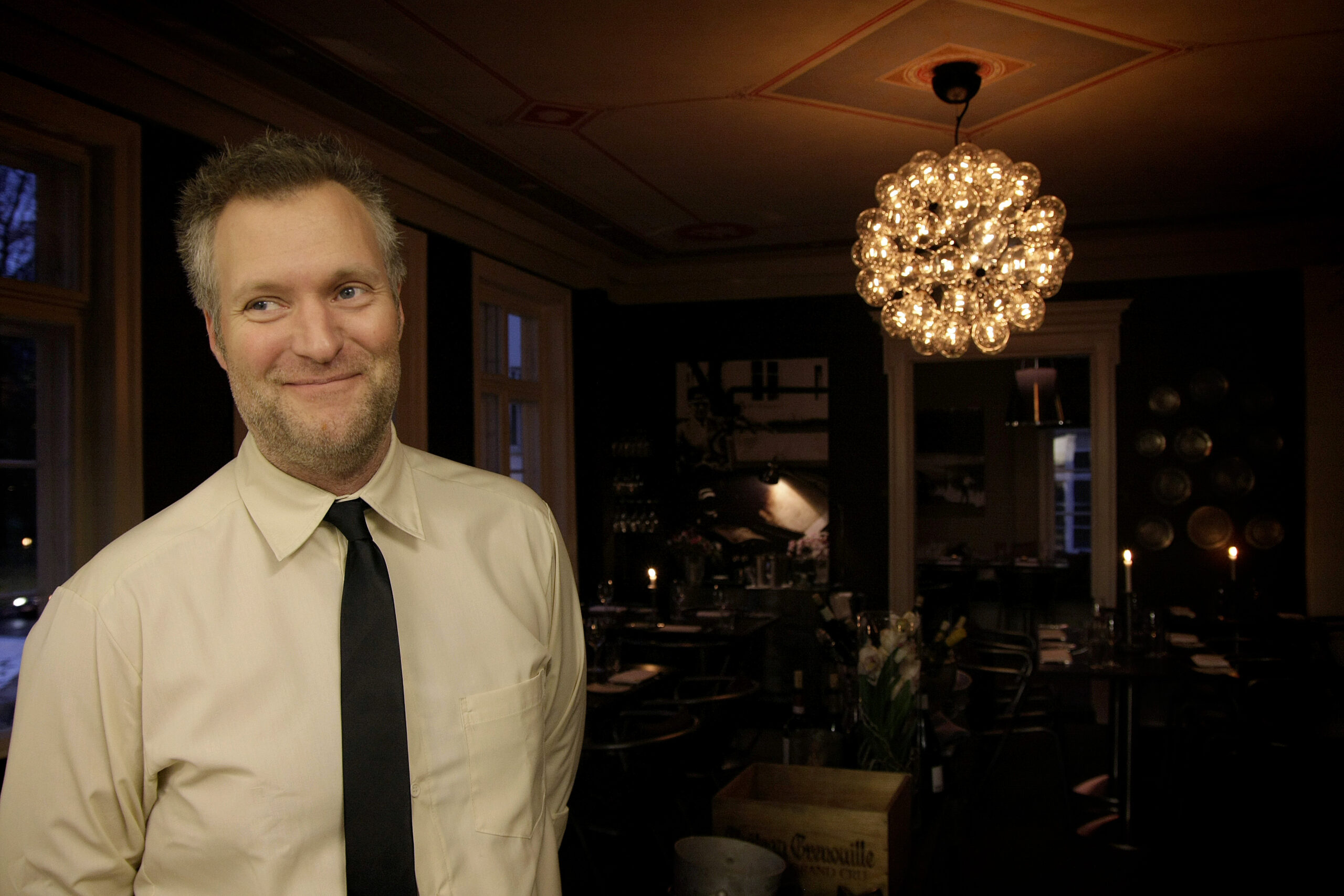 Ambisjonene. - Vi vil skape arbeidsplasser og få forretningen til å gå rundt, sier Calle Åkerblom, en av tre eiere i den nystartede restauranten Ni&Tyve i Parkveien 29. Foto: Janne Grytemark