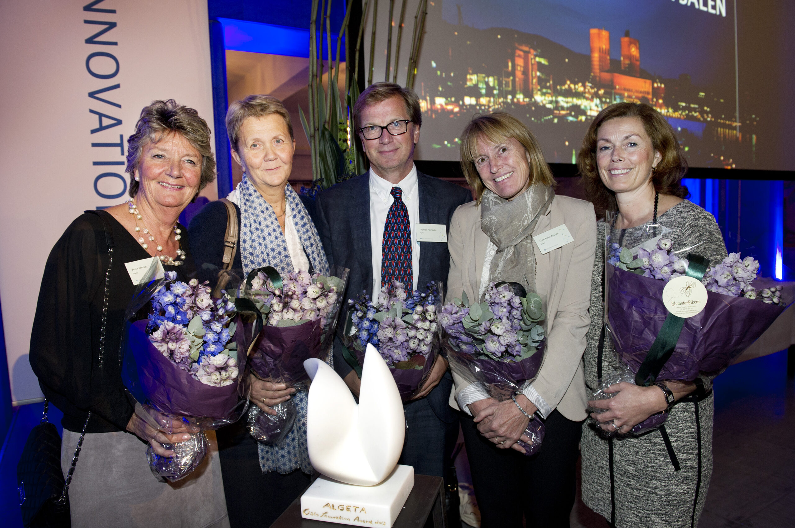 Algeta-medarbeidere glade vinnere av Oslo Innovation Award 2013. Fra venstre: Bente Jarvaag, Ragnild Løberg, Thomas Ramdahl, Anne Kirsti Aksnes, Kari Dyvik. Foto: Gorm K. Gaare