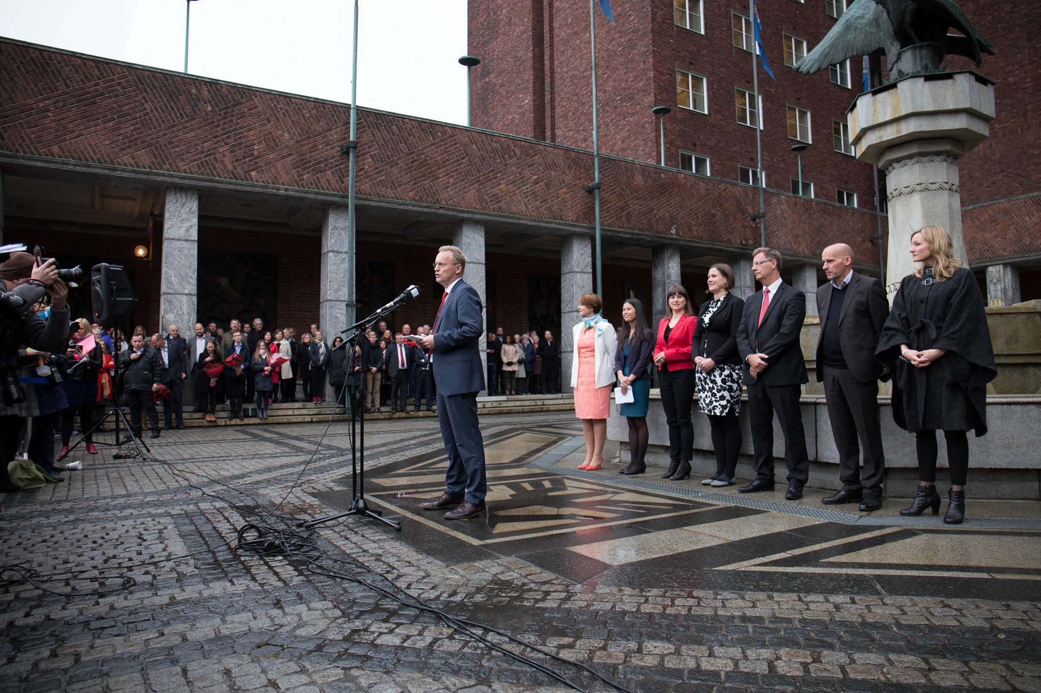 Oslos nye byregjering ved overtagelsen av makten onsdag 21. oktober 2015.   Foto: Arbeiderpartiet.