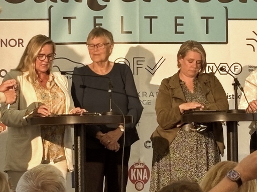 Rassikring vart tema under Arendalsuka, frå høgre Marte Persen Mjøs, Marta Sofie Vange og Randi Walderhaug Frisvoll. Foto: Jan Inge Fardal NPK