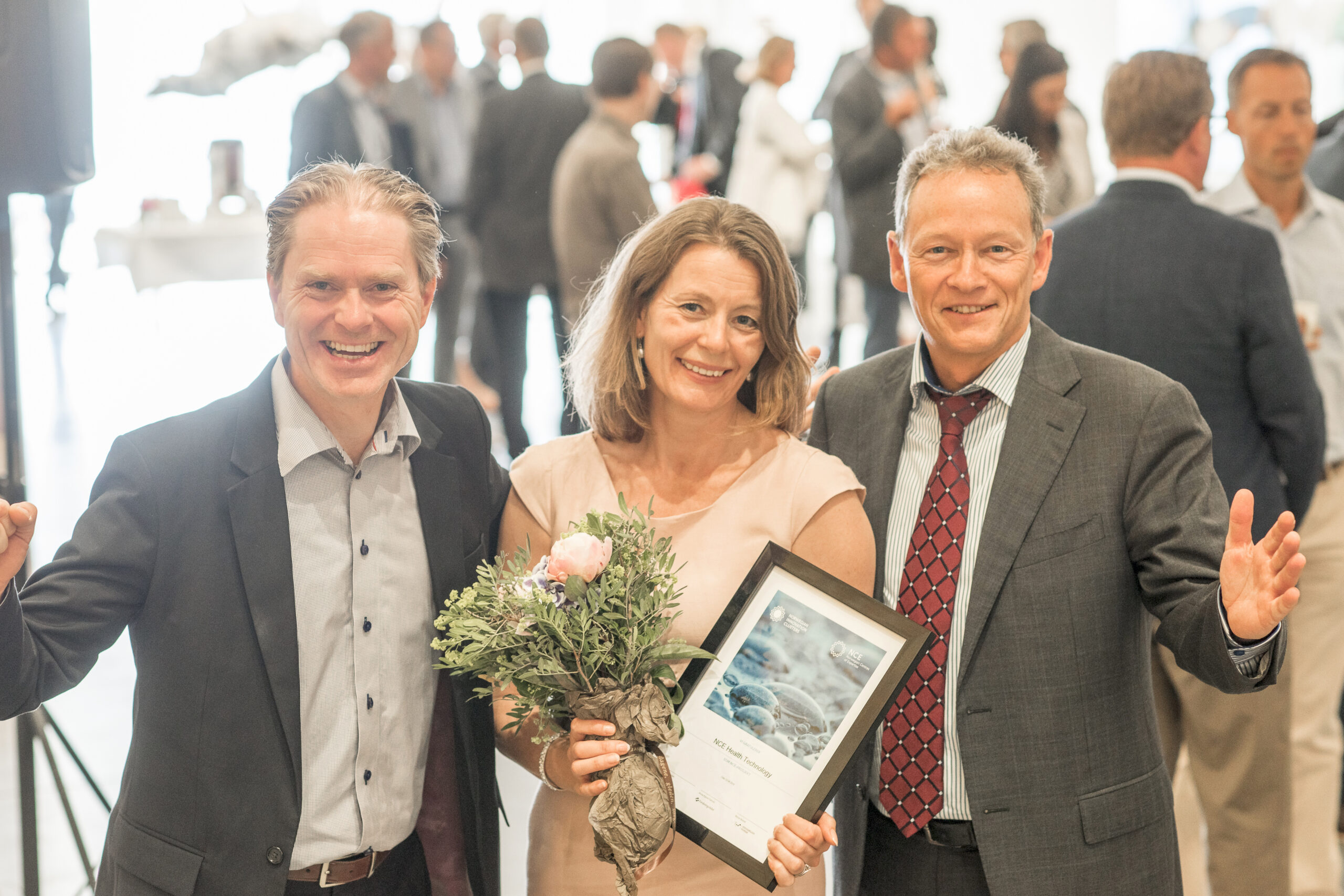 Fra venstre: Ole Johan Borge i Innovasjon Norge, Kathrine Myhre, leder NCE Health Technology og Olav Åsgård fra klyngen. Foto: Terje Borud / Innovasjon Norge