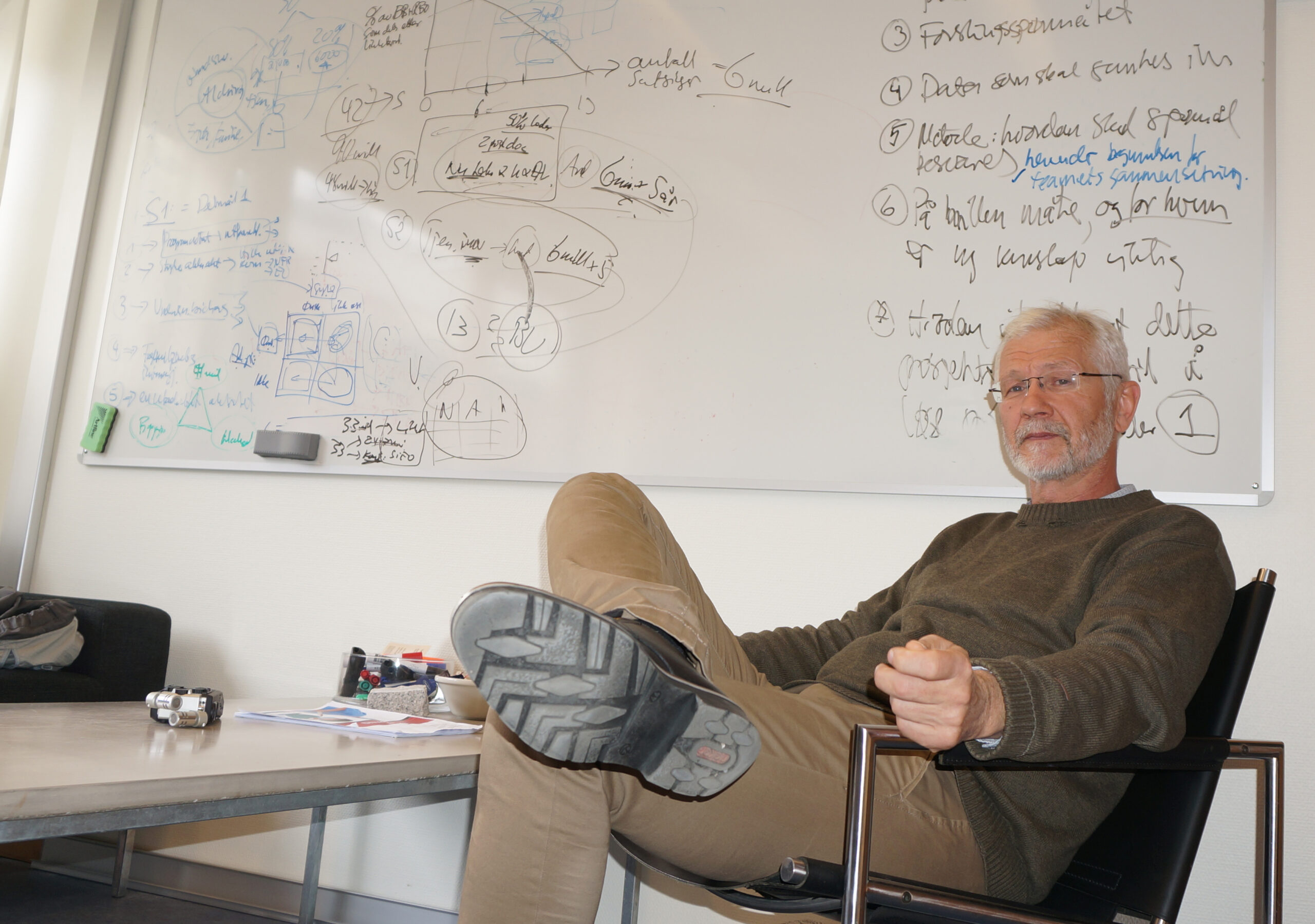Professor Kåre Hagen leder et spennende utrednngsarbeid om velferdssektoren. Foto: Magne S. Otterdal.
