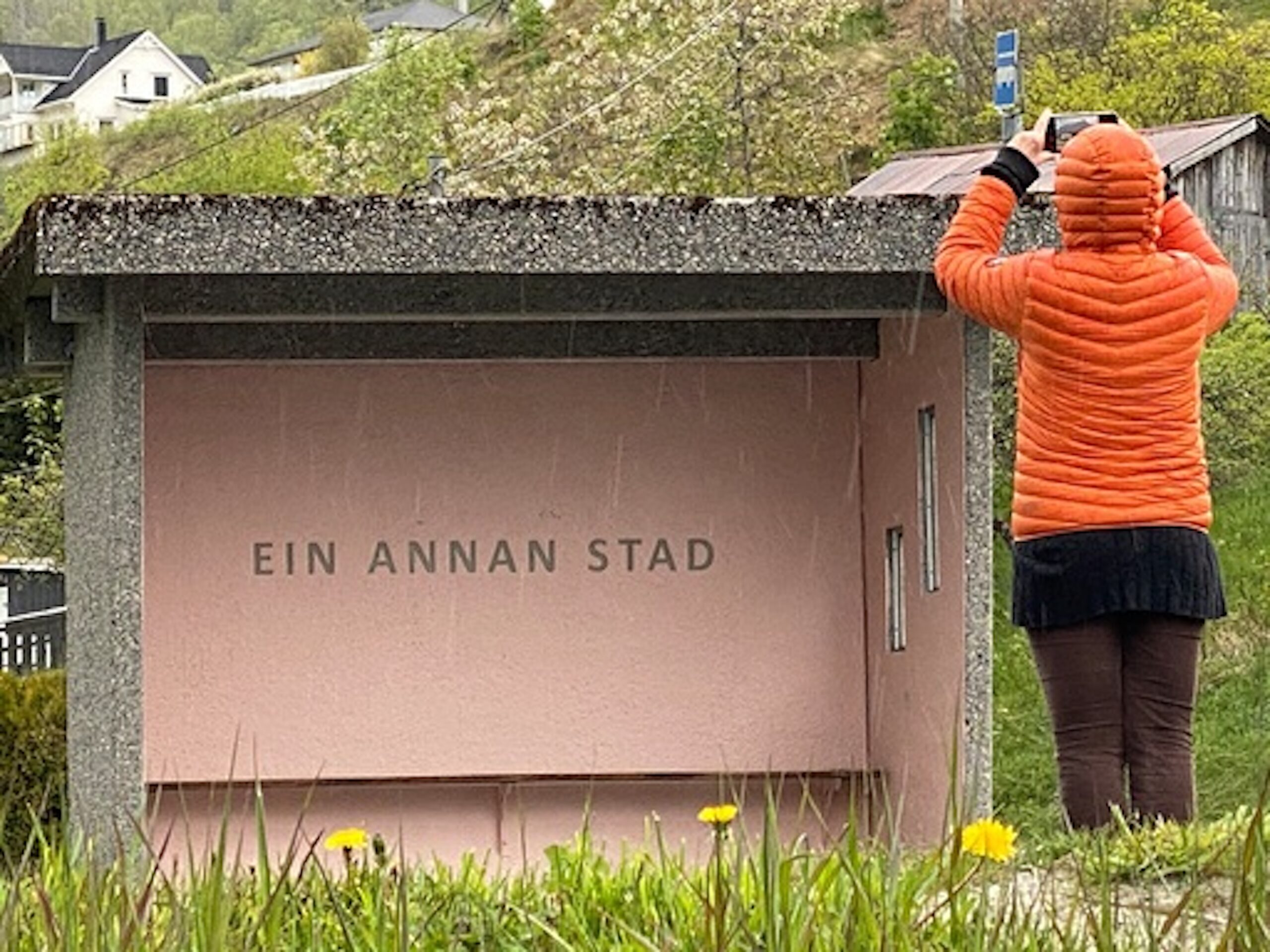 Skjolden er ein annan stad, rett og slett – ein stad med eit stille alvor som har påverka mange. Foto: Jan Inge Fardal / NPK