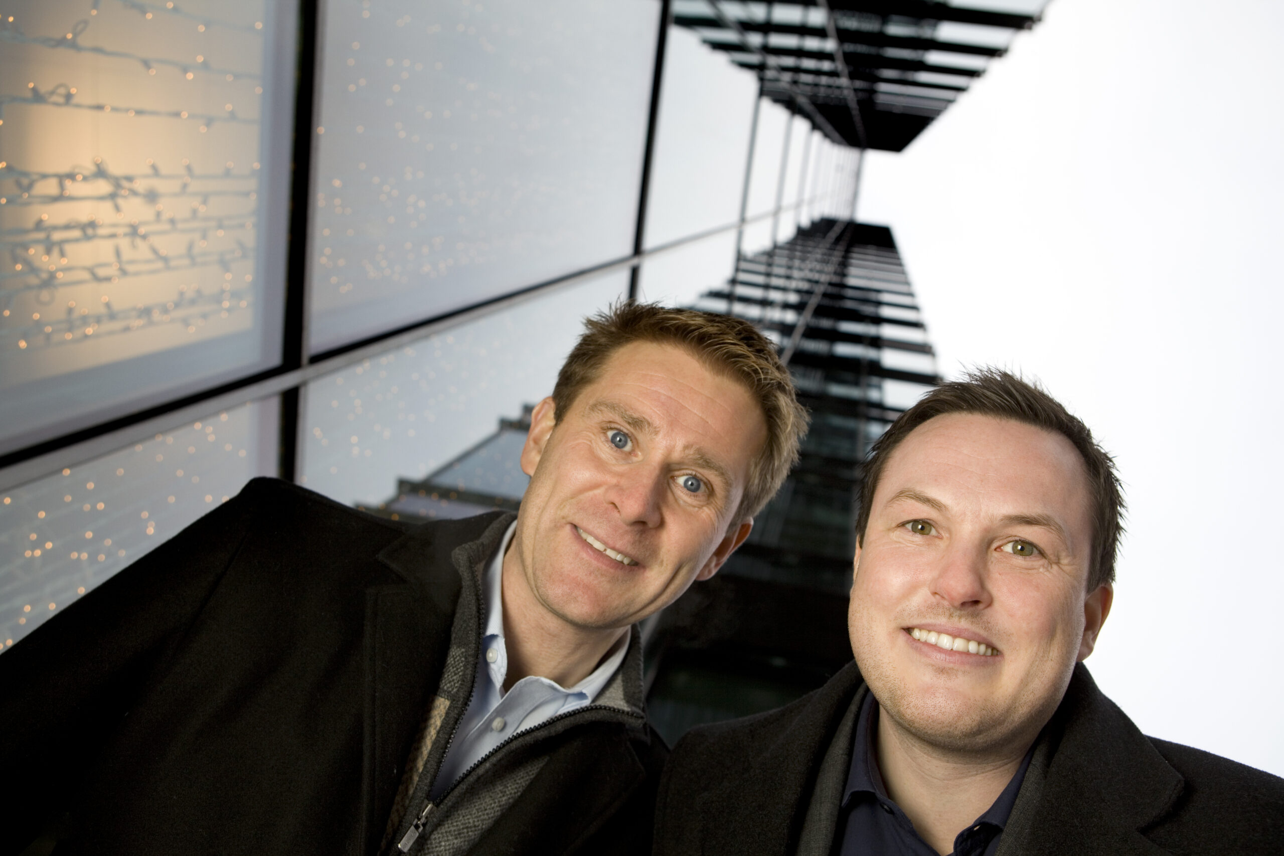 Med VMware vSphere 4.1 styrker Steria både egen infrastruktur samt sitt tjenestetilbud innen Cloud Computing. F.v. Arne Magnussen fra VMware og Sterias Atle Rønningen. Foto: Johnny Syversen / josy.no