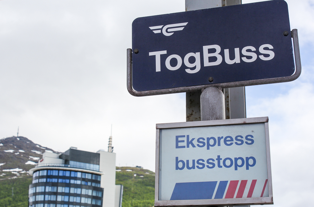 TogBuss fra Narvik korresponderer med Nordlandsbanen på Fauske.  Foto: Sigrid Elsrud