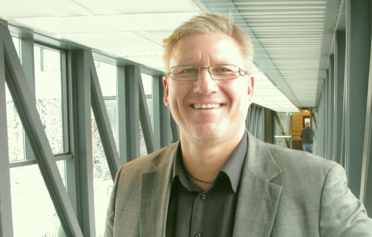 Markedsdirektør Søren Eriksen i Vålerenga Invest Fotball AS selger Oslos heteste fotballmerkevare. Foto: Magne Otterdal