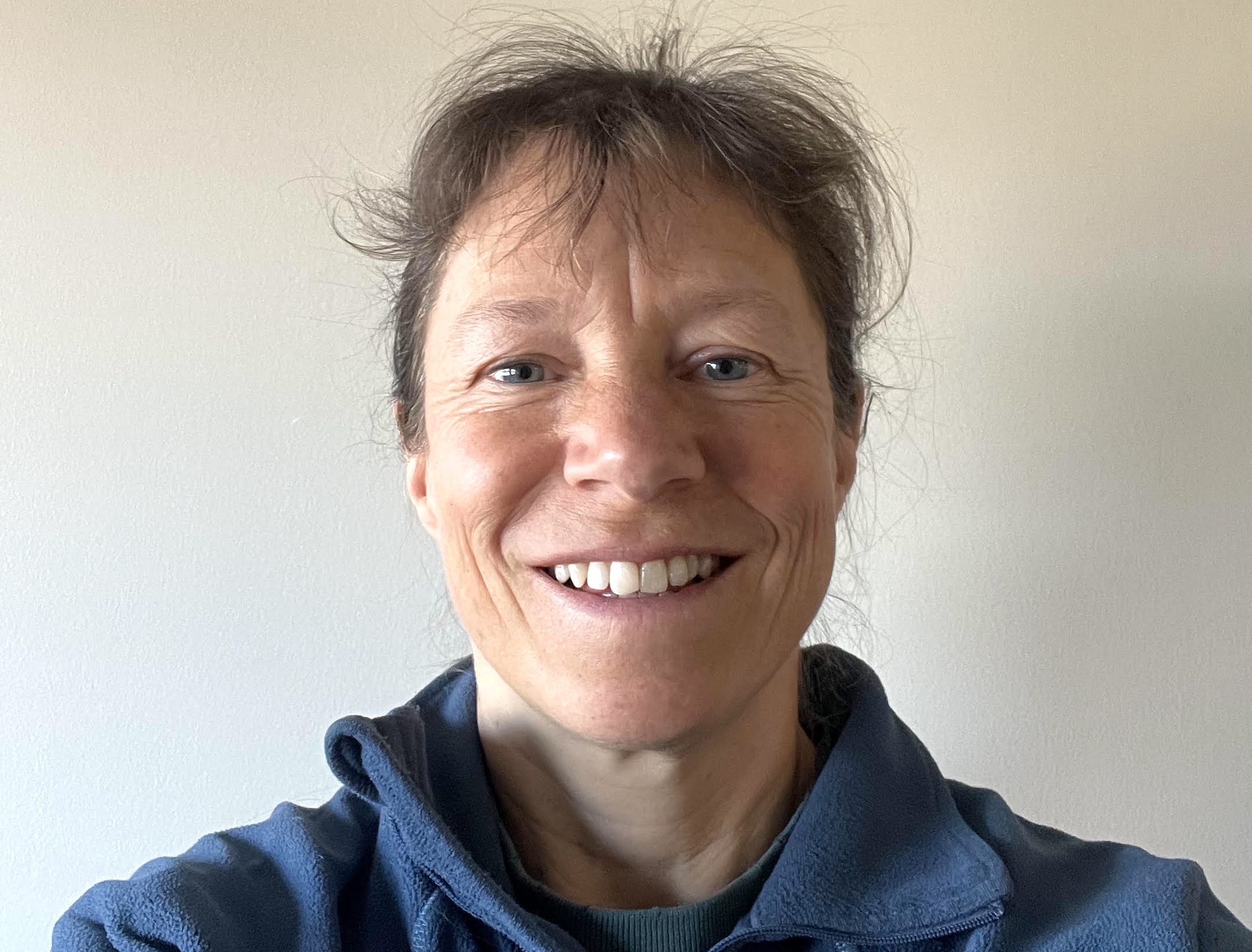 Wendy Fjellstad fortel at 686 artar blir påverka negativt av redusert beite og slått, og at mange av desse finst i vegkanten. Foto: Privat