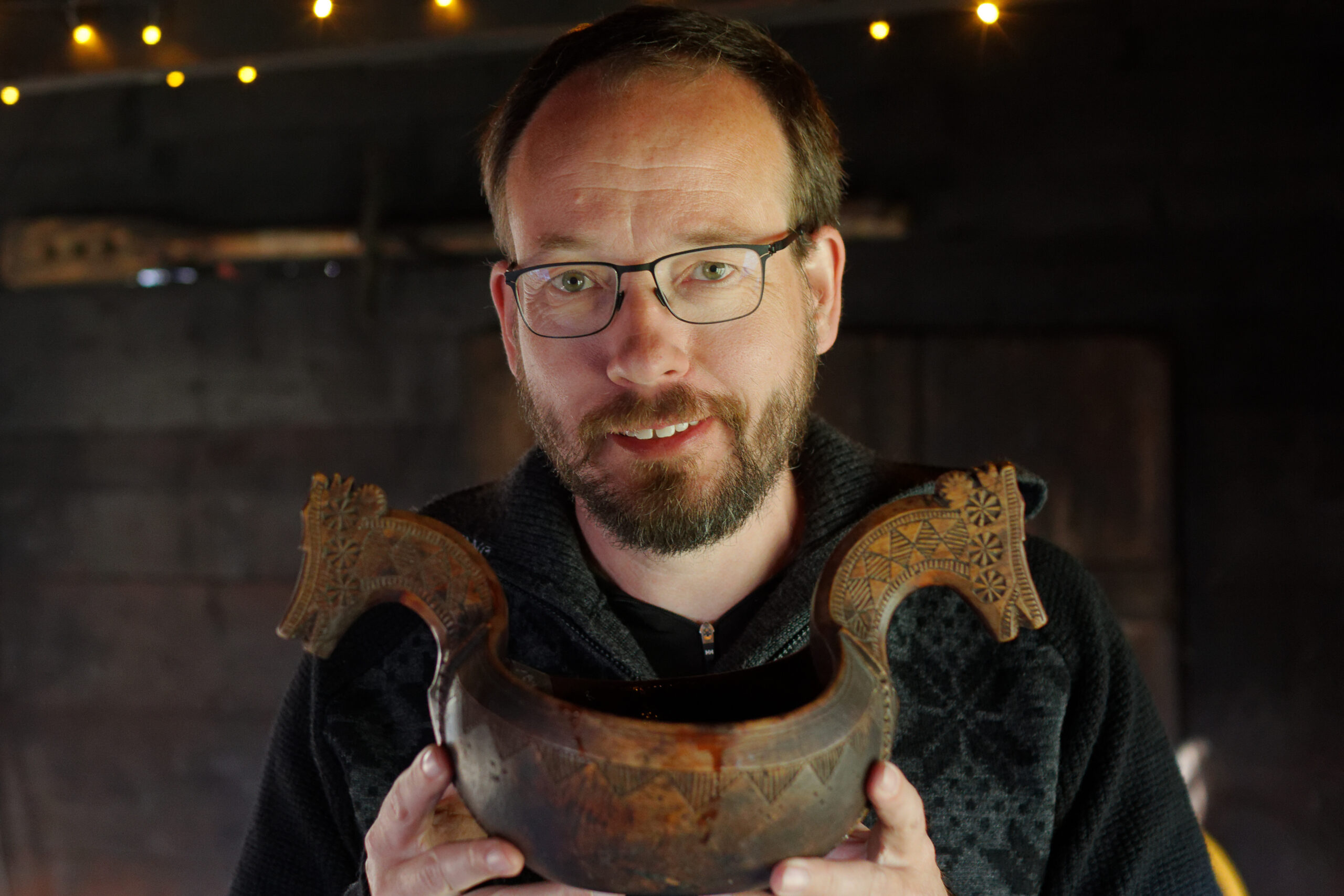 Lars Marius Garshol har skrive fleire bøker om mjød, og bryggar sjølv. Foto: Privat /NPK